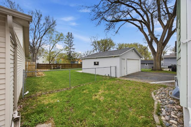 1621 8th Avenue S, Fargo, ND 58103