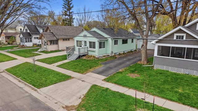 1621 8th Avenue S, Fargo, ND 58103