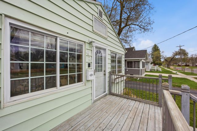1621 8th Avenue S, Fargo, ND 58103