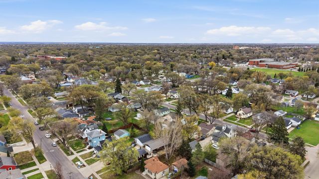 1621 8th Avenue S, Fargo, ND 58103