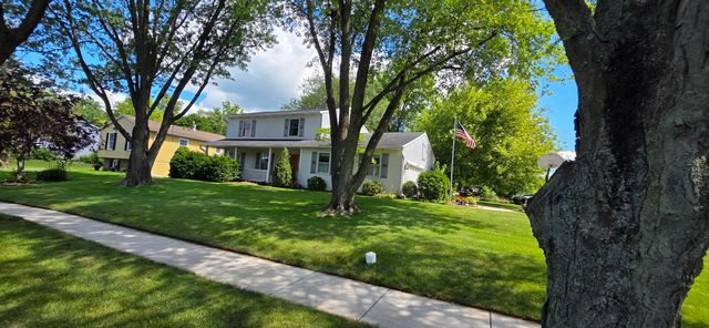 2106 Worthington Drive, Valparaiso, IN 46383