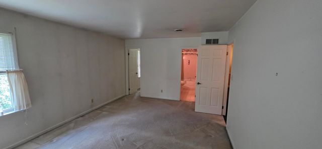 2106 Worthington Drive, Valparaiso, IN 46383