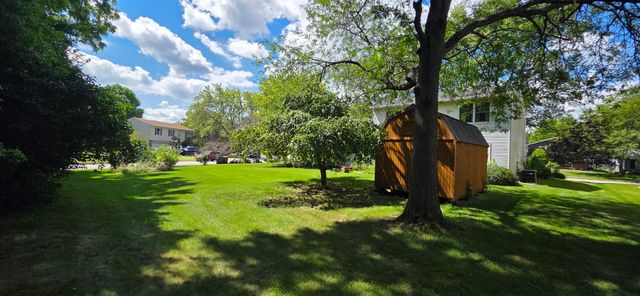 2106 Worthington Drive, Valparaiso, IN 46383