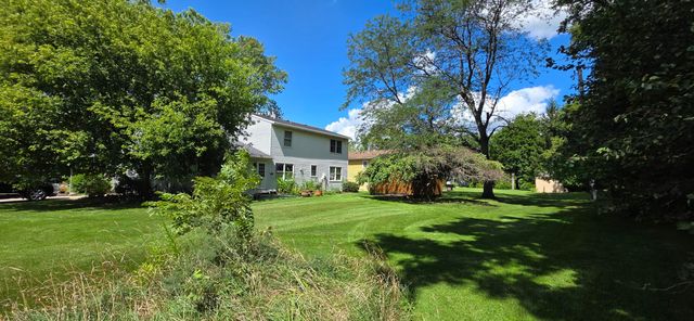 2106 Worthington Drive, Valparaiso, IN 46383