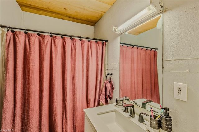 130 W Elm Street, Mount Airy, NC 27030