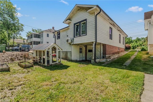 130 W Elm Street, Mount Airy, NC 27030
