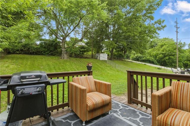 314 N Forest Avenue, Sugar Creek, MO 64054