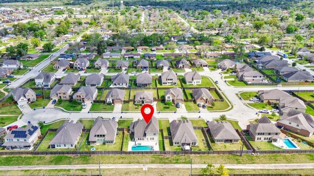 707 Burr Oak, Richwood, TX 77531