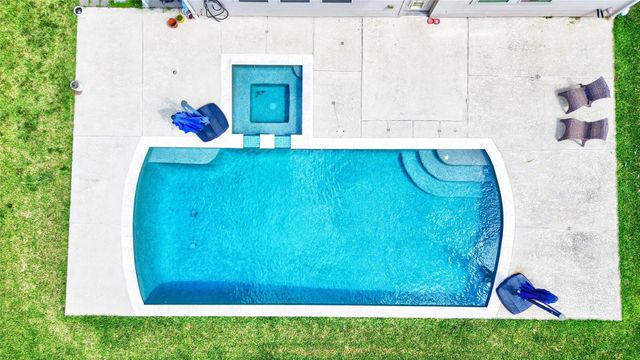 707 Burr Oak, Richwood, TX 77531