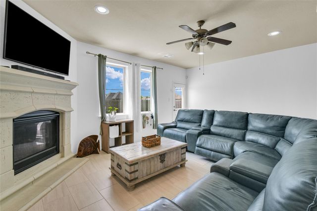 707 Burr Oak, Richwood, TX 77531