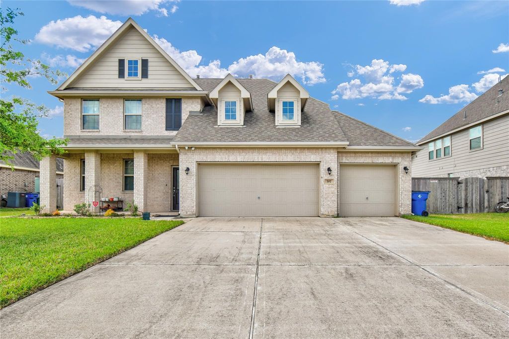 707 Burr Oak, Richwood, TX 77531