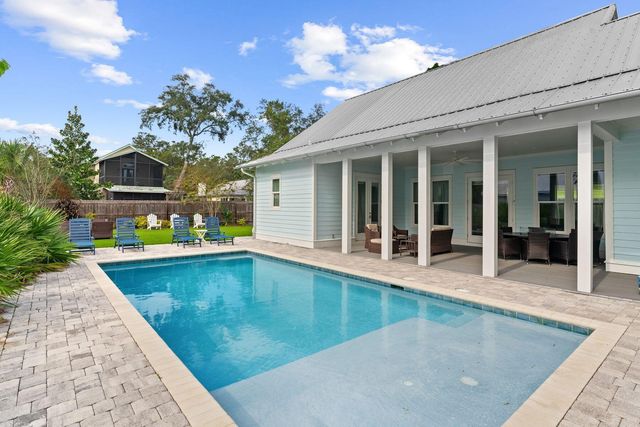 389 Seacrest Drive, Seacrest, FL 32461