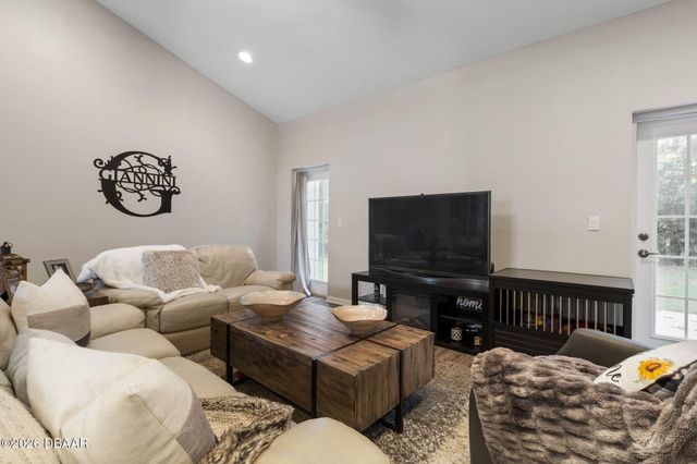 21 Whitehall Court, Flagler Beach, FL 32136