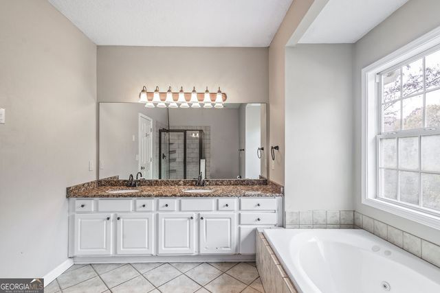 202 Victoria Drive, Moreland, GA 30259