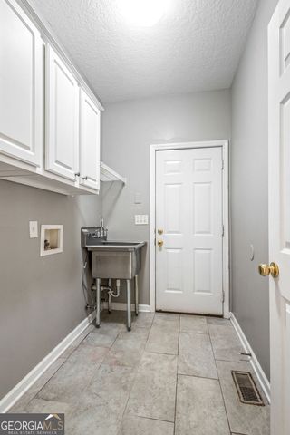 202 Victoria Drive, Moreland, GA 30259