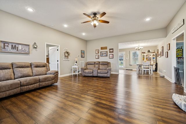 70 Hayden Drake Ln, Lafayette, TN 37083