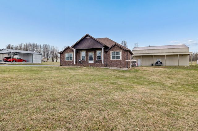 70 Hayden Drake Ln, Lafayette, TN 37083