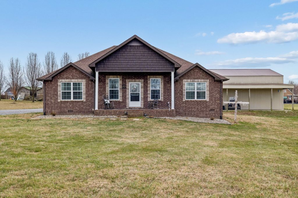 70 Hayden Drake Ln, Lafayette, TN 37083