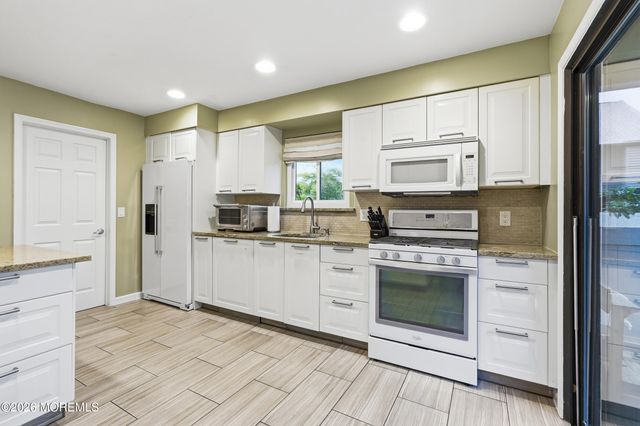 81 Cotswold Circle, Ocean Twp, NJ 07712