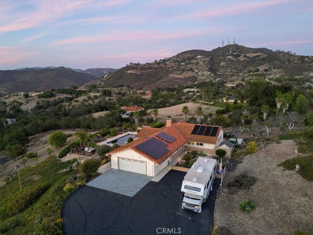 Image 3 of property listing at 1509 Macadamia Drive, Fallbrook, CA 92028