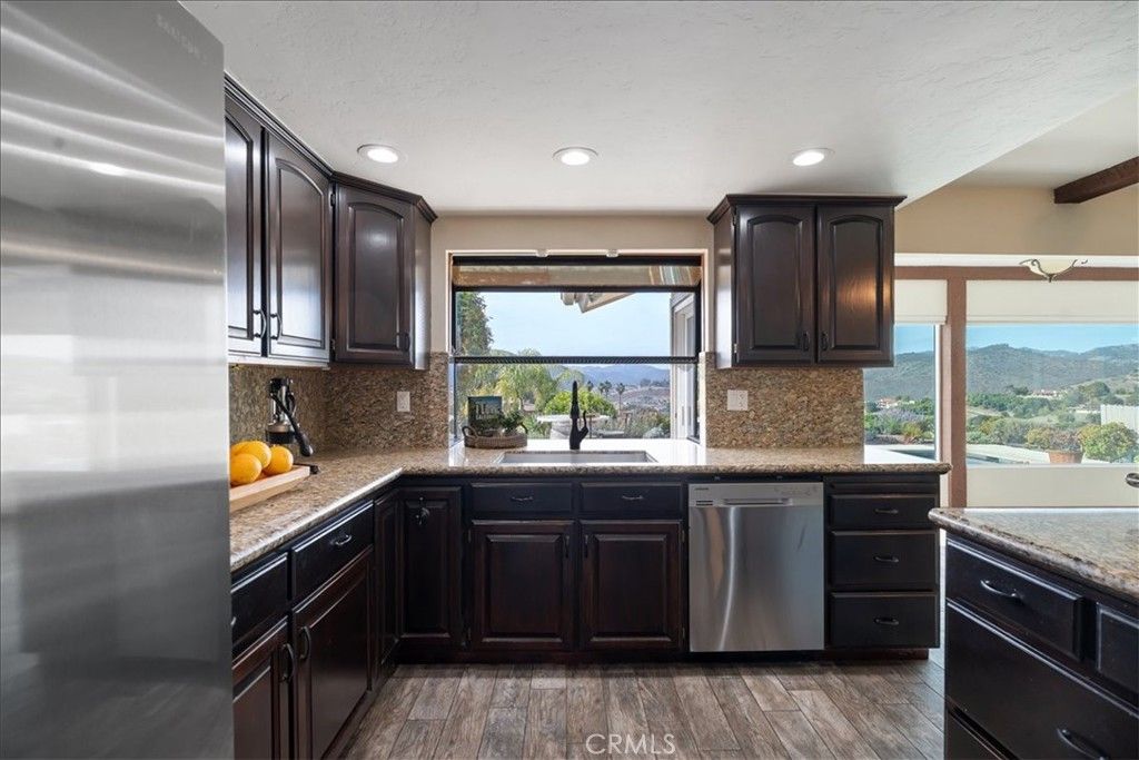 Image 7 of property listing at 1509 Macadamia Drive, Fallbrook, CA 92028
