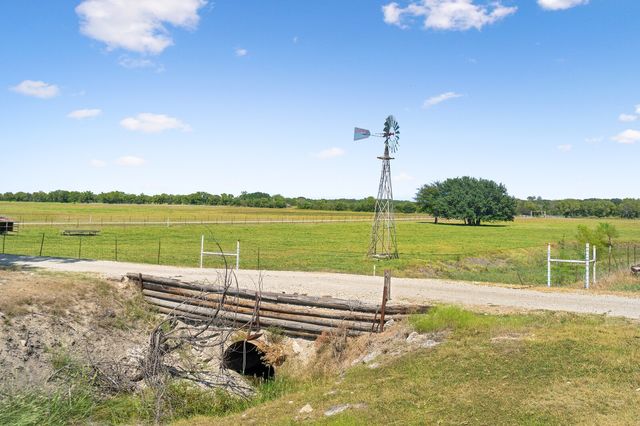 505 County Road 4205, Cranfills Gap, TX 76637