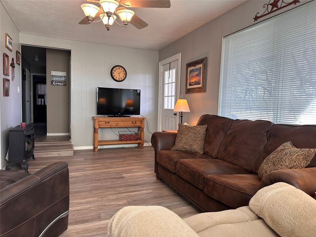 505 County Road 4205, Cranfills Gap, TX 76637