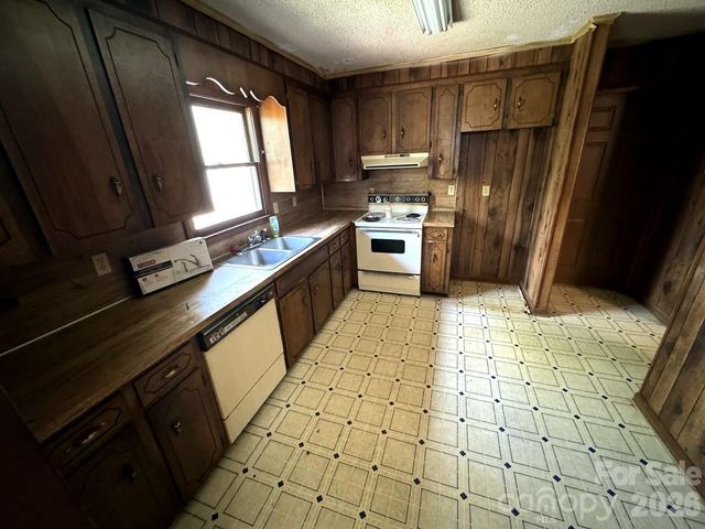 3968 Dover Street, Claremont, NC 28610