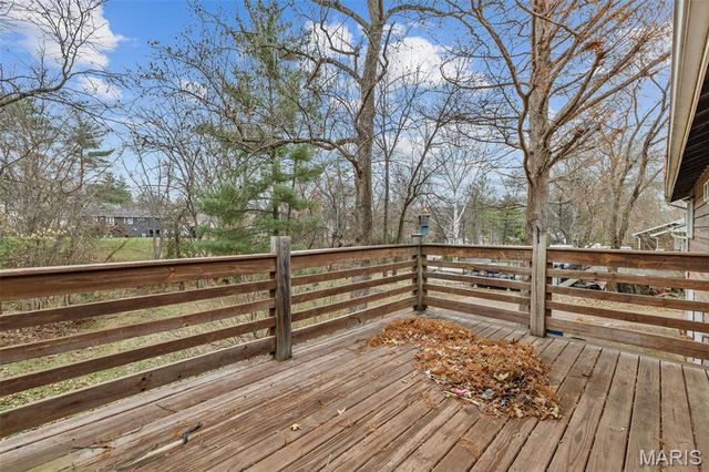 807 Garonne Drive, Manchester, MO 63021