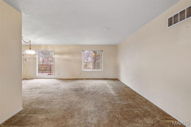 807 Garonne Drive, Manchester, MO 63021