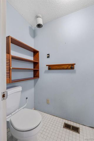 807 Garonne Drive, Manchester, MO 63021