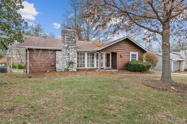 807 Garonne Drive, Manchester, MO 63021