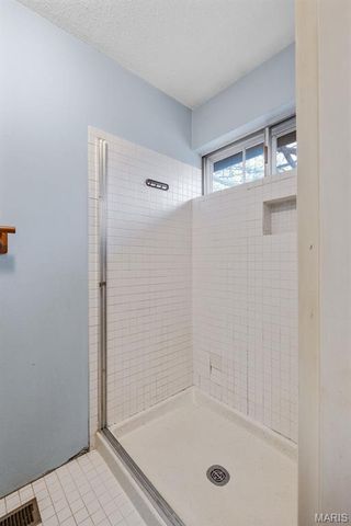 807 Garonne Drive, Manchester, MO 63021