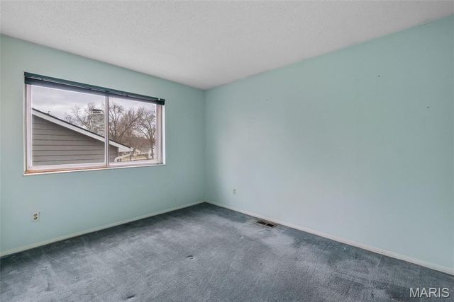 807 Garonne Drive, Manchester, MO 63021