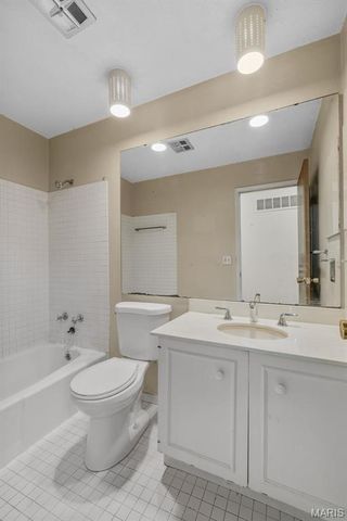 807 Garonne Drive, Manchester, MO 63021