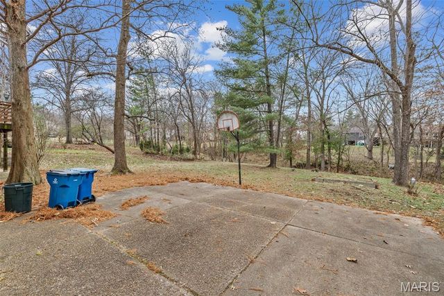 807 Garonne Drive, Manchester, MO 63021