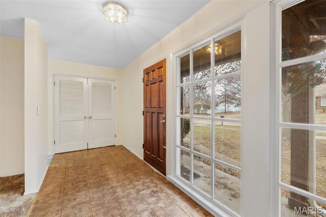 807 Garonne Drive, Manchester, MO 63021