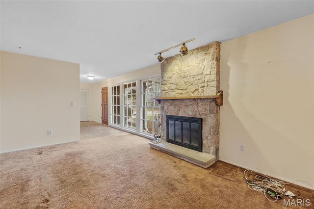 807 Garonne Drive, Manchester, MO 63021