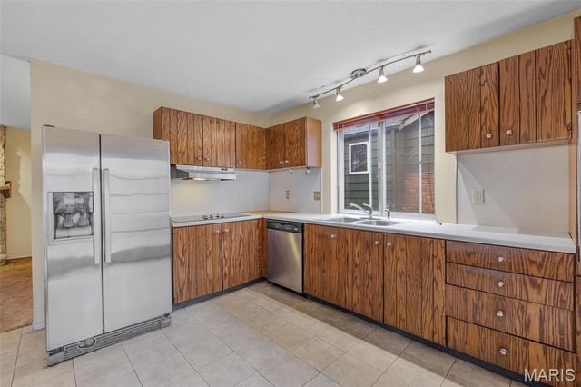 807 Garonne Drive, Manchester, MO 63021