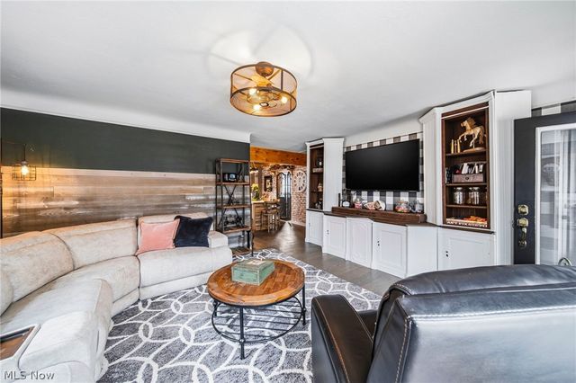 6563 W 130th Street, Parma Heights, OH 44130