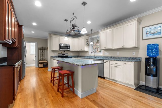 27 Wellesley Drive, Pelham, NH 03076