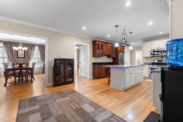 27 Wellesley Drive, Pelham, NH 03076