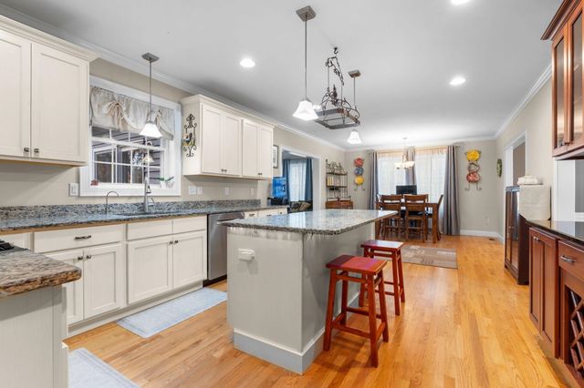 27 Wellesley Drive, Pelham, NH 03076