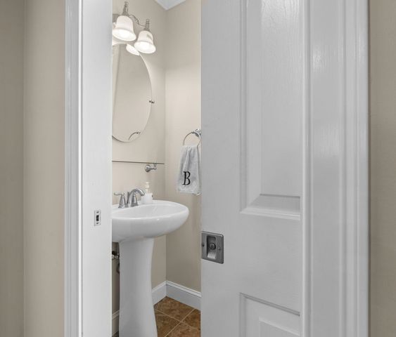 27 Wellesley Drive, Pelham, NH 03076