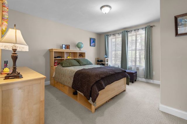 27 Wellesley Drive, Pelham, NH 03076