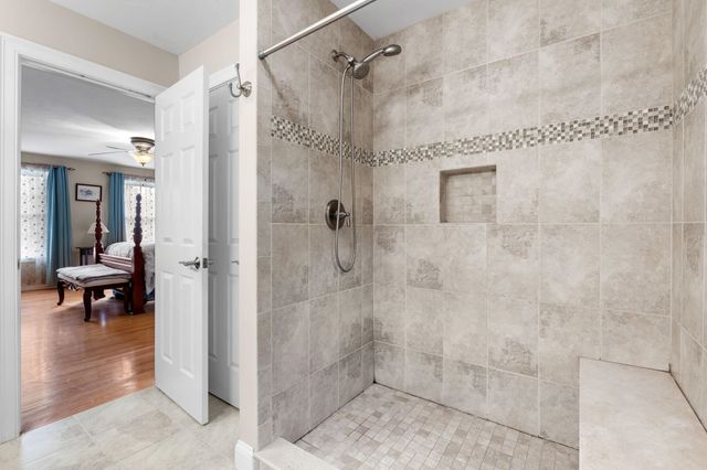 27 Wellesley Drive, Pelham, NH 03076