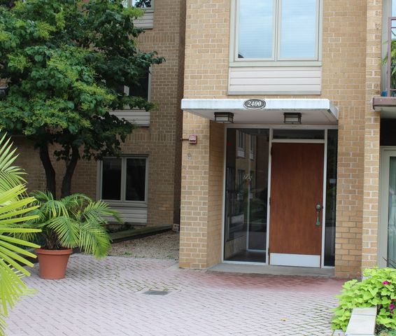2400 W Talcott Road 223, Park Ridge, IL 60068