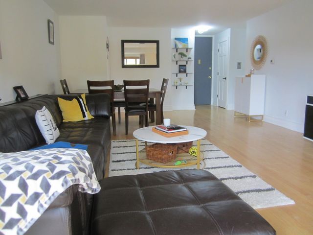 2400 W Talcott Road 223, Park Ridge, IL 60068