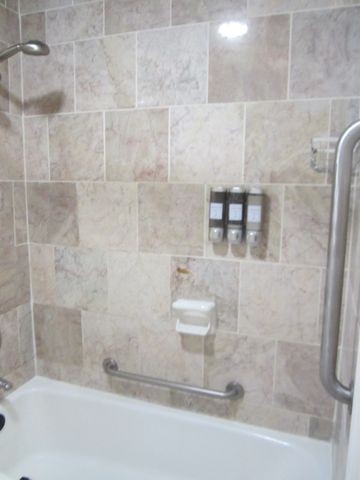 2400 W Talcott Road 223, Park Ridge, IL 60068