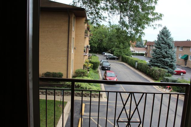 2400 W Talcott Road 223, Park Ridge, IL 60068